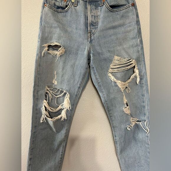 Levis Premium Wedgie Ankle Icon Blue Hi Rise Raw Hem Distressed Size 24 - Picture 5 of 15